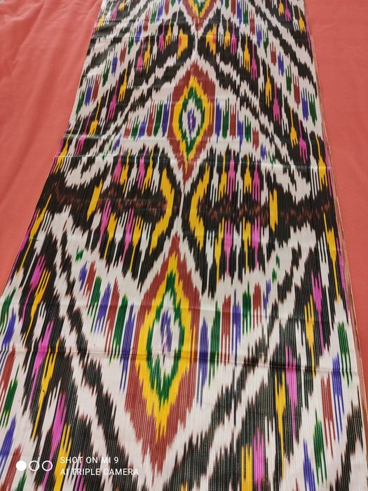 Ткани атласные и сари