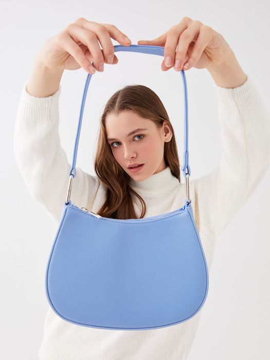 Нова дамска чанта багета за рамо нежно светло синя