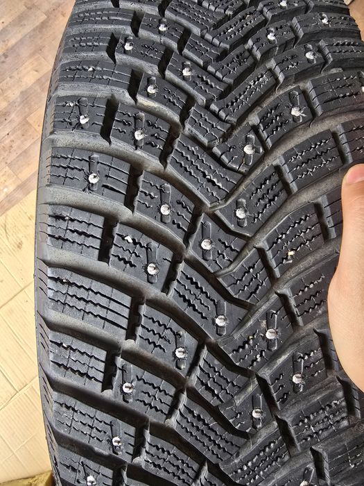Шипованная continental ice contact 3 235/60/18