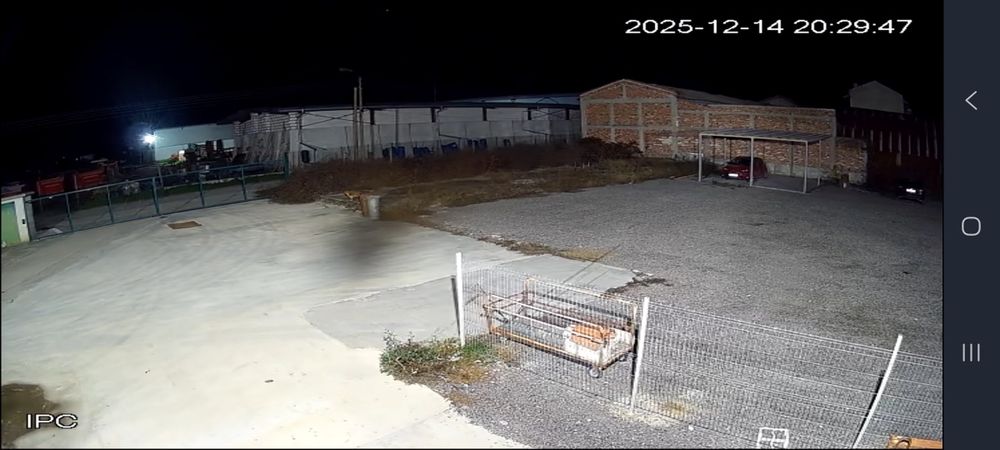 Отдавам индустриална база с навес и площадка