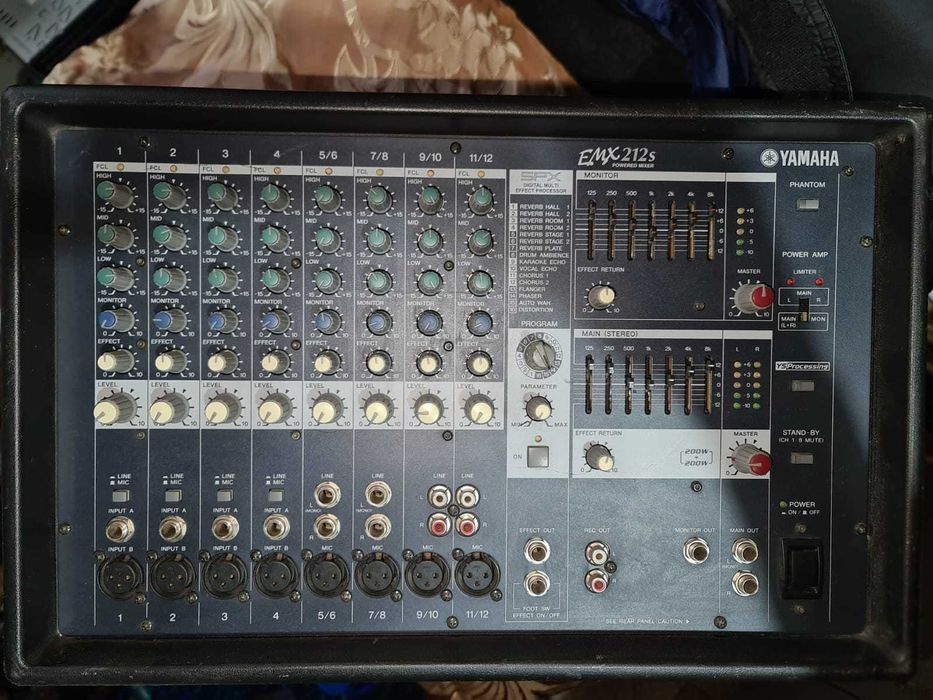 Yamaha EMX212S - усилвателен миксер