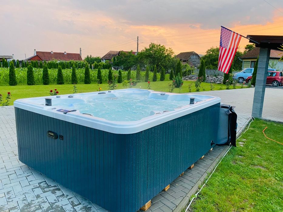 Jacuzzi exterioare 810 persoane MiercureaCiuc • OLX.ro