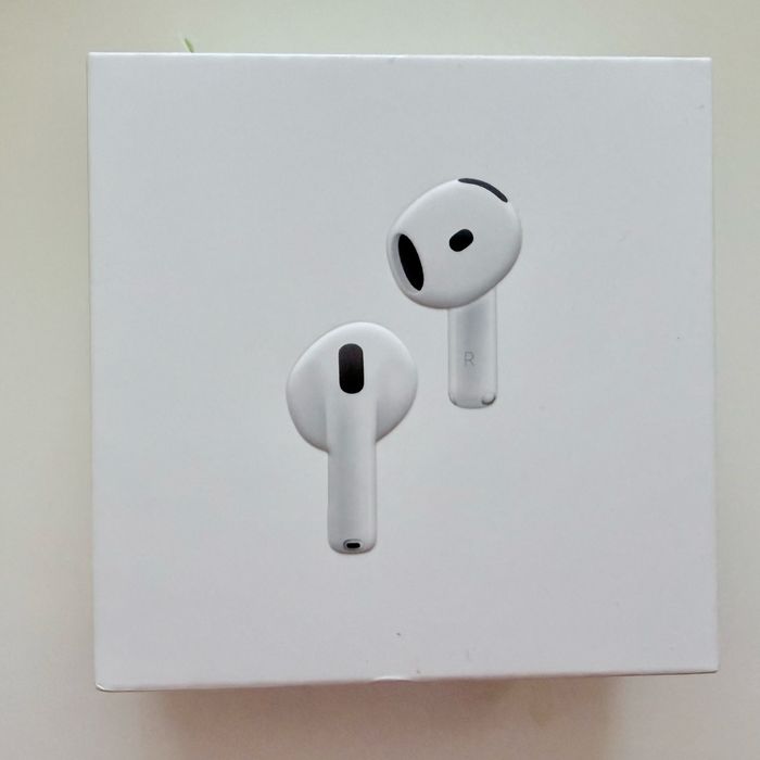 Слушалки Apple AirPods 4, Active Noise Cancellation.