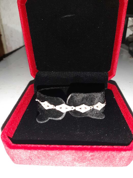 Bratara de argint marcata in cutie cadou catifea rosie