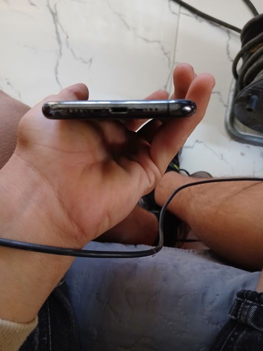 Vând iphone 11 pro pentru piese