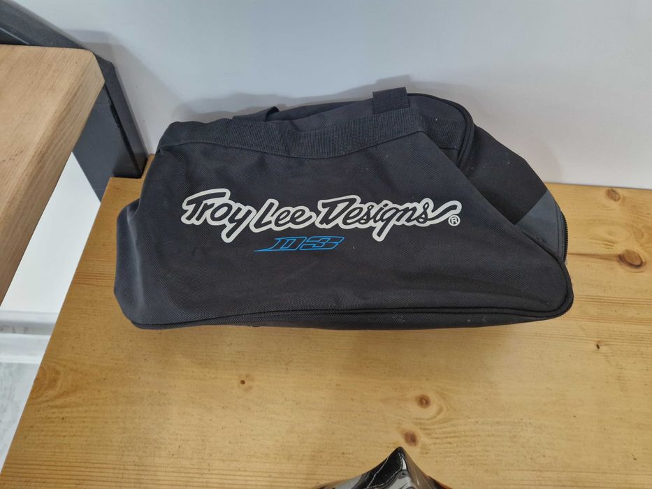 Карбонова каска за мотокрос