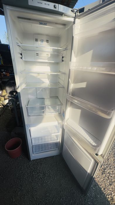 Продам холодилтник indesit