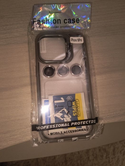 Vând husă de protecție premium pentru iPhone 16Pro, complet nouă, în ambalajul original.