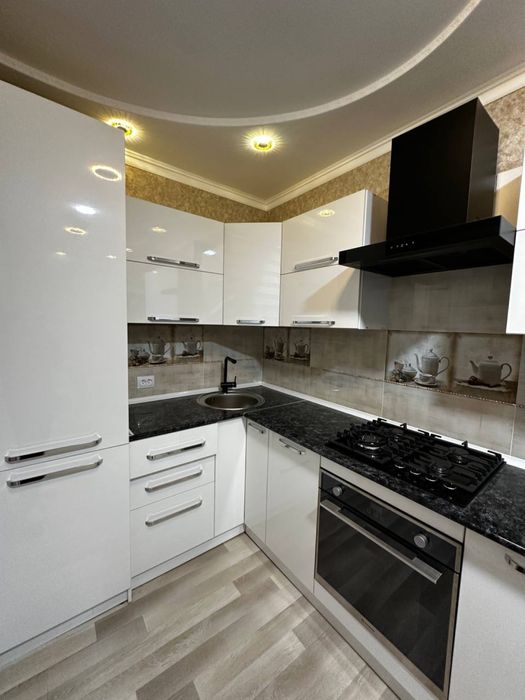 Kvartira sotiladi 4 xonali