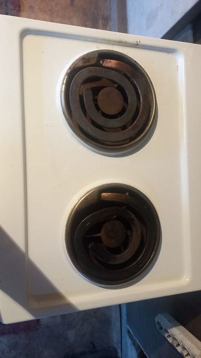 Продам электроплиту с духовкой