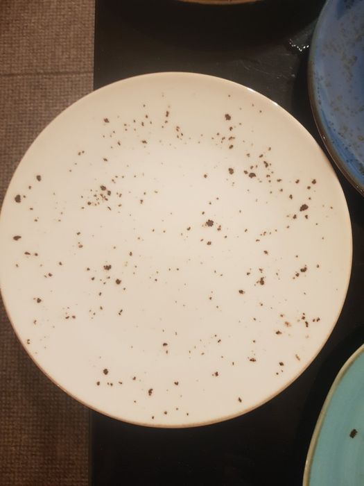 Порцеланови чиний и плата различни размери