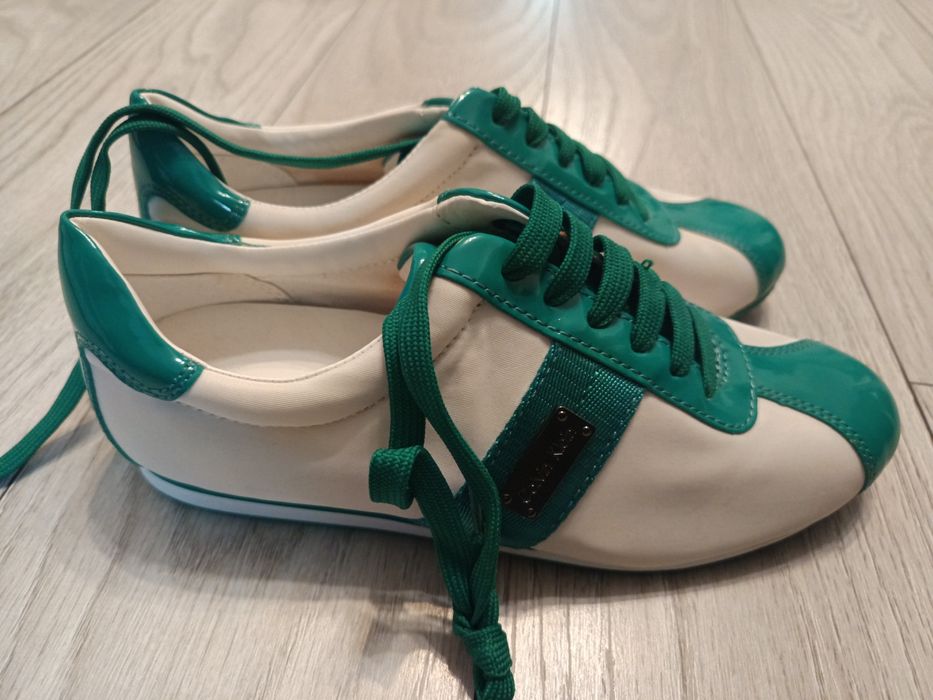 Adidași Kalvin Clein