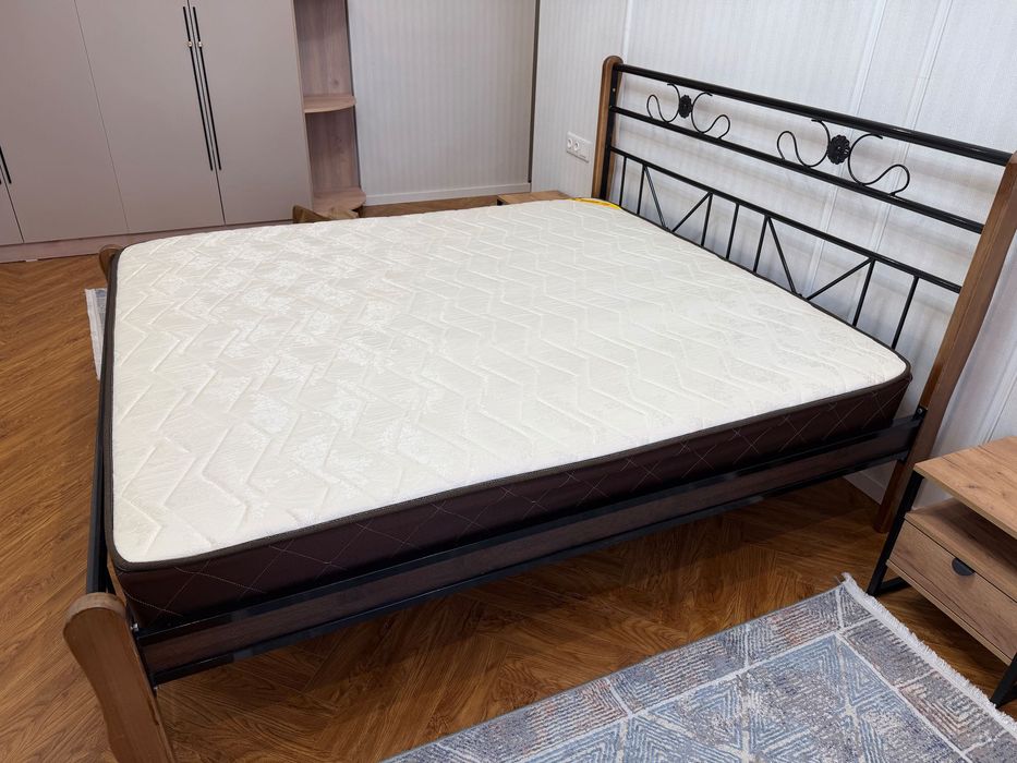 Двух спальная кровать