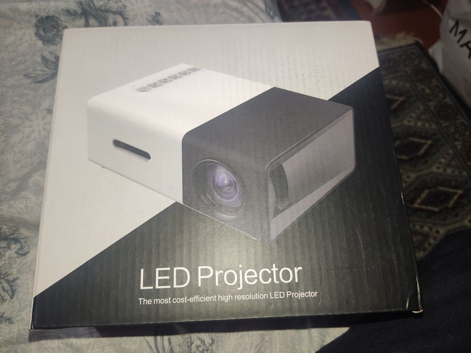 Продается новый проектор yg300