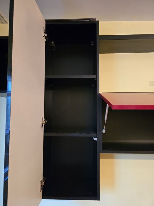 Vând mobilă de sufragerie în stare foarte bună