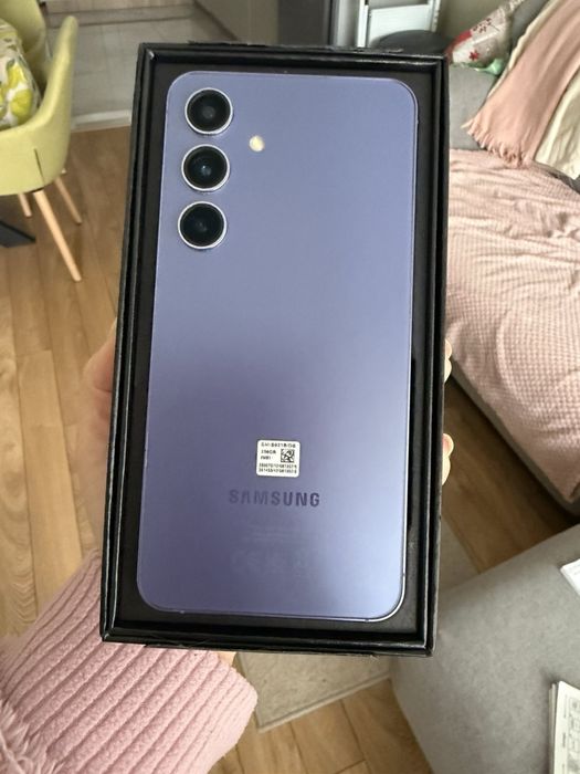 Samsung Galaxy S24, 128GB, Violet – отлично състояние