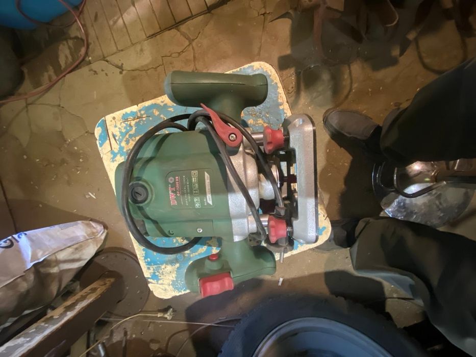 Продам фрезерный станок  DWT