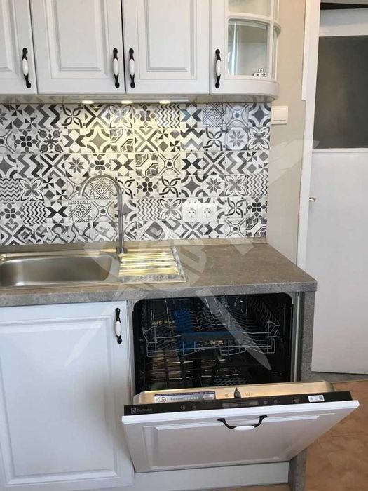 Дава се под наем Тристаен апартамент в София, Иван Вазов - 115 кв.м за 1000 € - Снимка #1