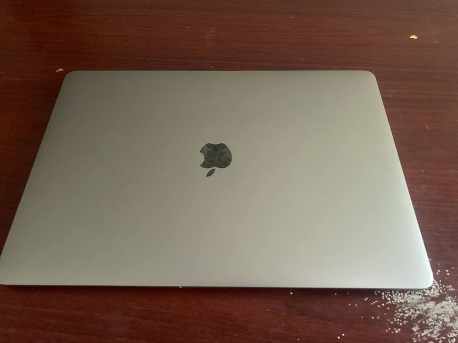 Macbook pro A1990 core i7 512 gb