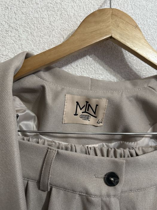 Продам новый брючный костюм