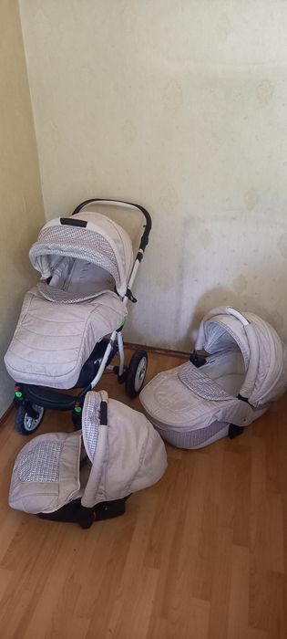 Детская коляска Adamex три в одном