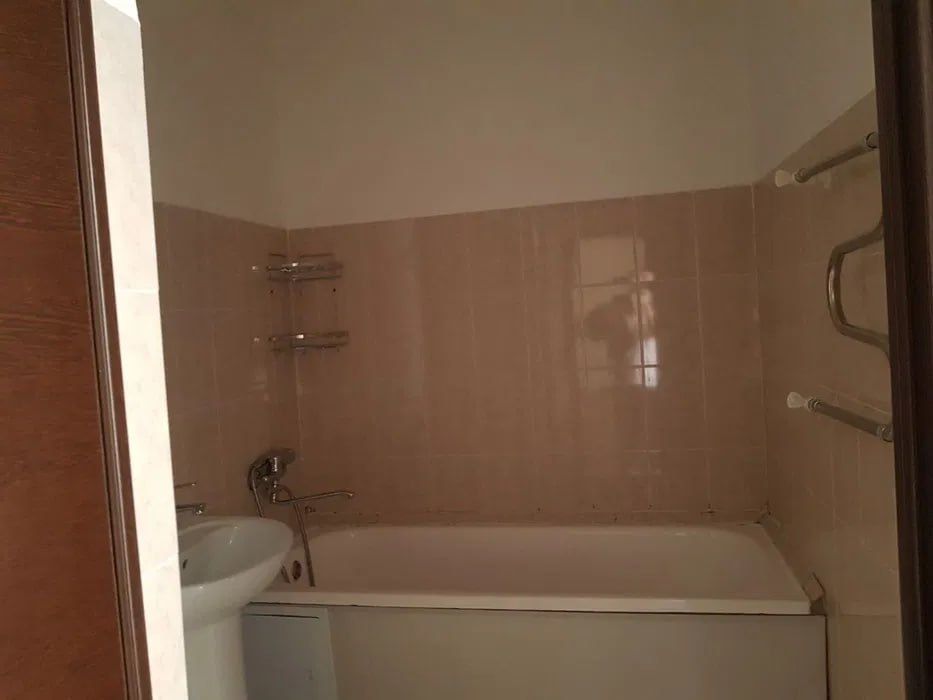 Сергели 9 худуд  2/2/7 ,60 кв накд ёки ипотекага уй сотилади