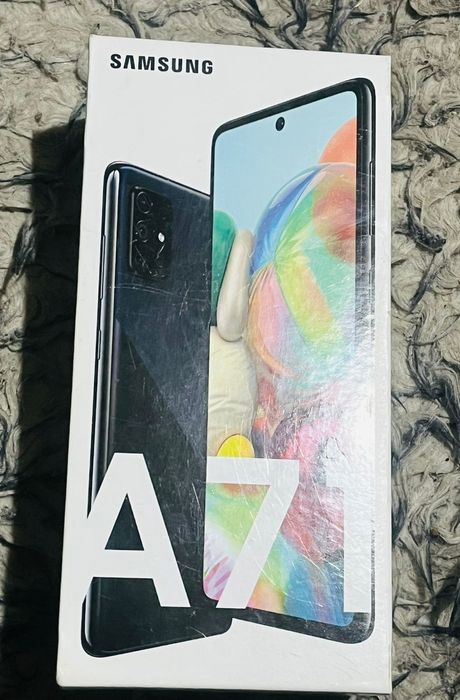 SAMSUNG A71.           •