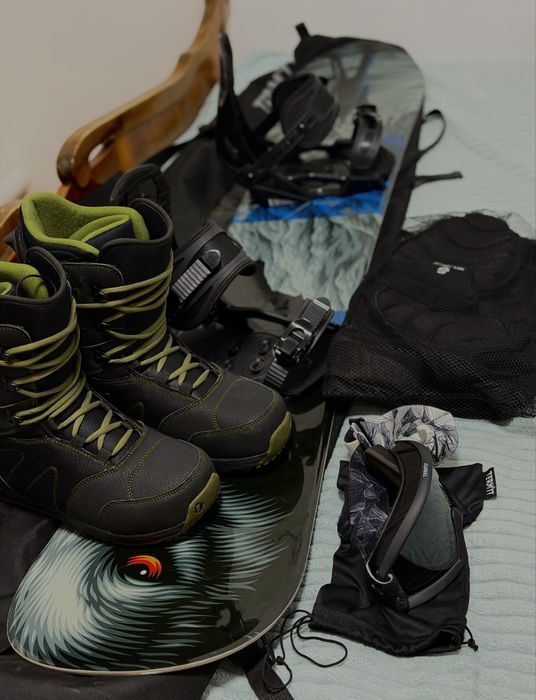 Продам новый сноуборд в полном комплекте