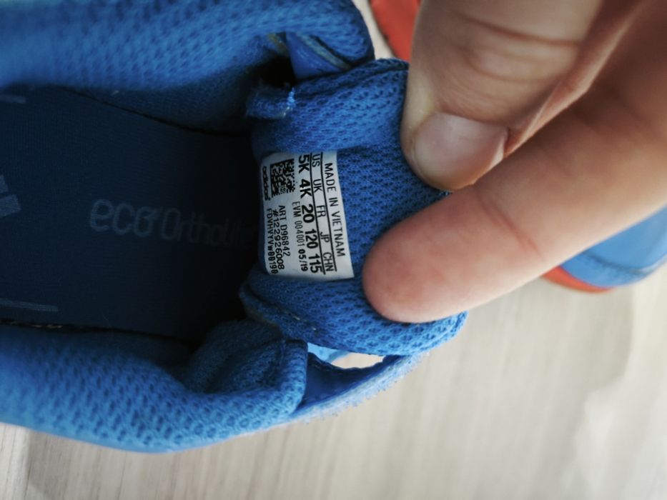 Обувки за момче  20 размер Адидас  adidas