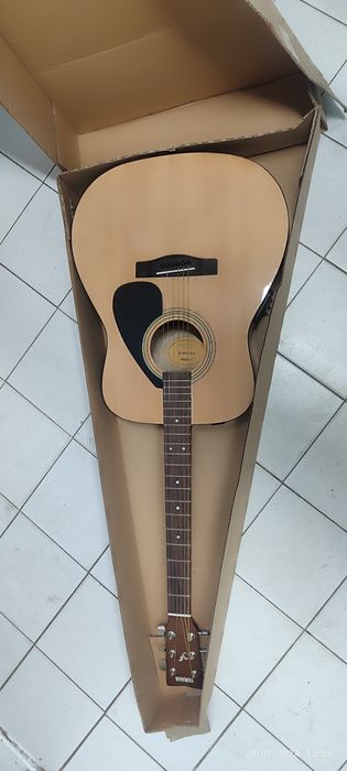 Gitara 2022 yilgi yangi holda olingan hali ishlatilmagan.