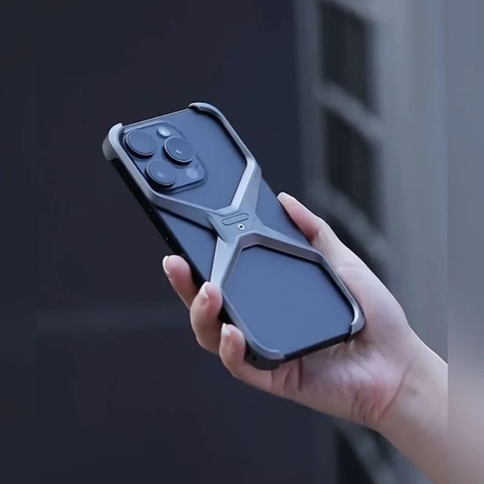 Metallic case for iPhone 16 Pro Max