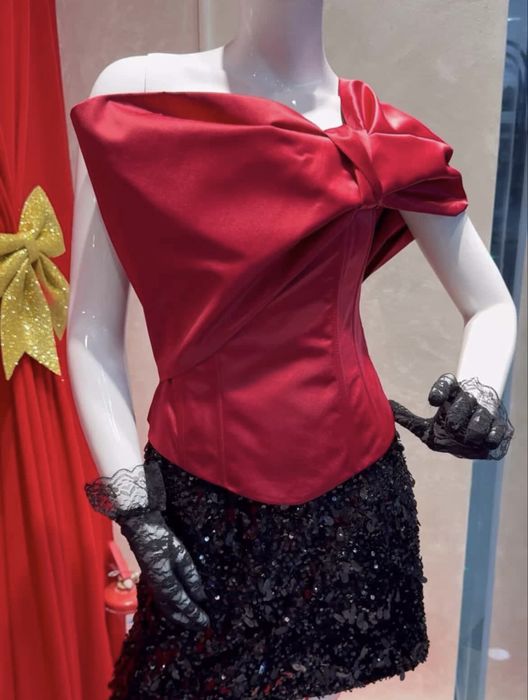 Женская одежда ( корсет )