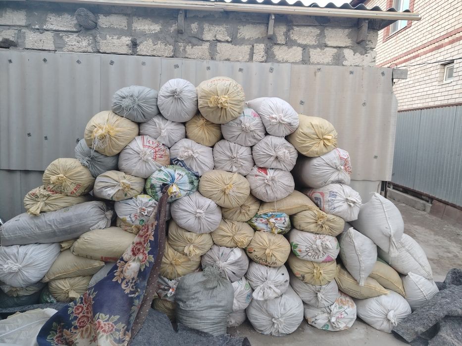 Тауыктын навозы опилка араласкан