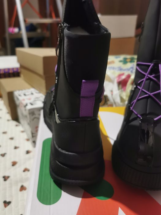 Продам детские ботинки