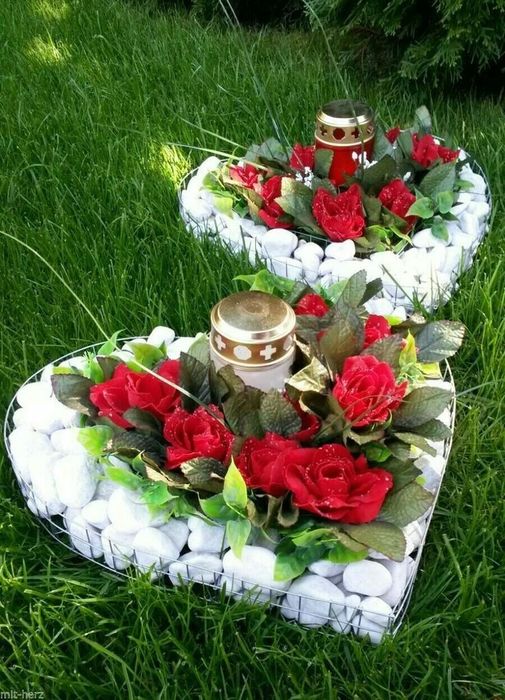 Декоратция из белый камни