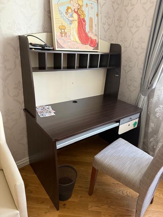 Компьютерный стол , парта
