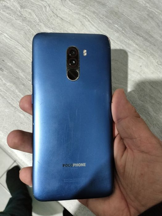 Продам Poco F1 6/64gb