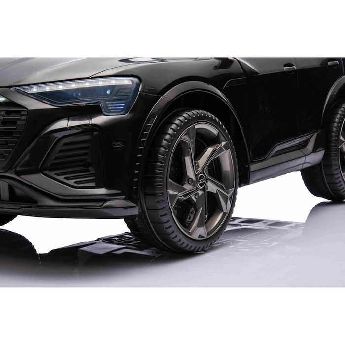 Акумулаторен джип Audi RS Q8