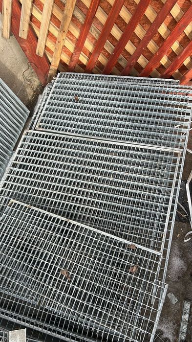 Vând gretare zincate sau trepte zincate