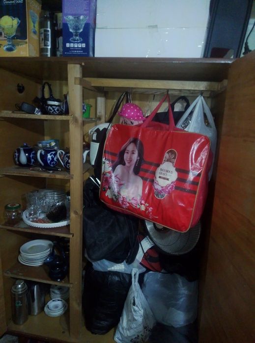 Шкафчик сотилади