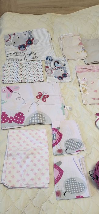 Детски чаршафи 4 комплекта + още детски неща