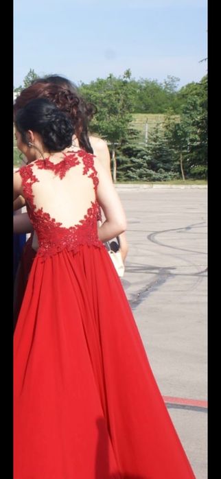 Абитуриенска рокля