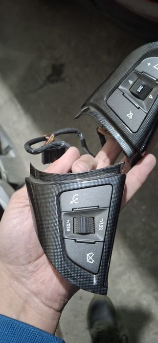 Продам оригиналные кнопки от руля малибу 1 оригинал не переделан.снят