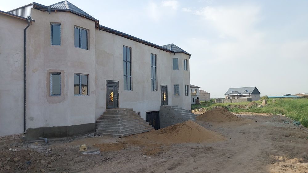 Yangiariq tuman markazida 375m² kotejlar!
Янги курилаётган 3-етажли