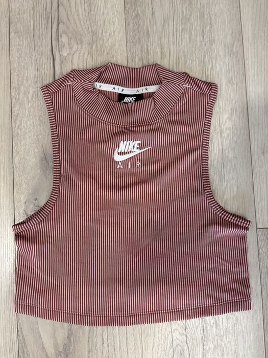 НОВ Nike къс потник