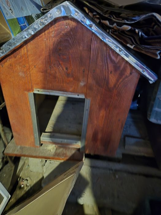 Cusca caine din lemn.(noua)