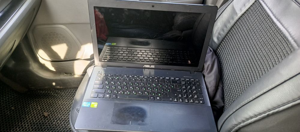 Продам ноутбук Асус не включается