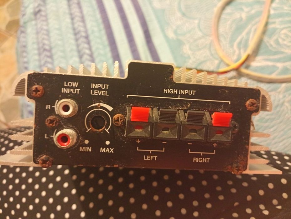 Boxă Sony+ amplificator auto