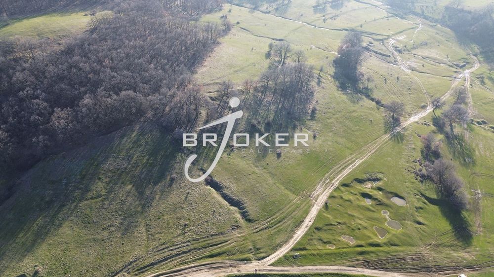 Земеделски имот в с.Маслиново