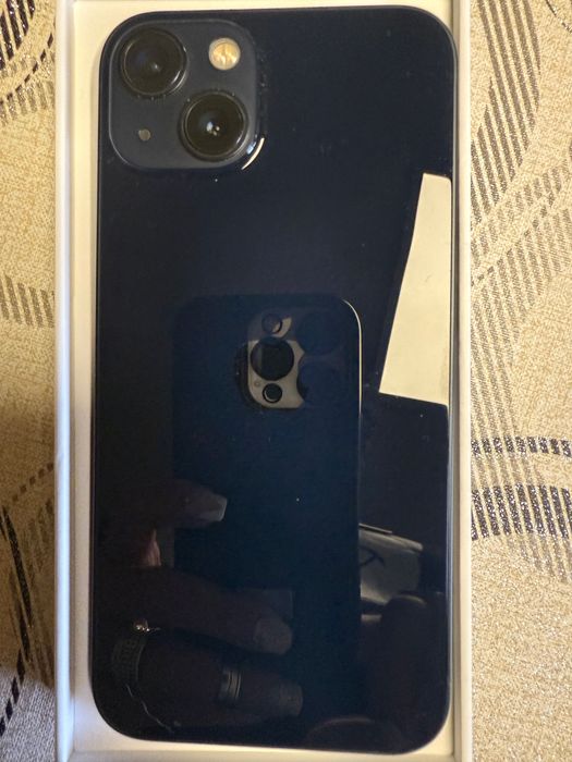 iPhone 13 в отлично състояние без забележки и кейсове подарък